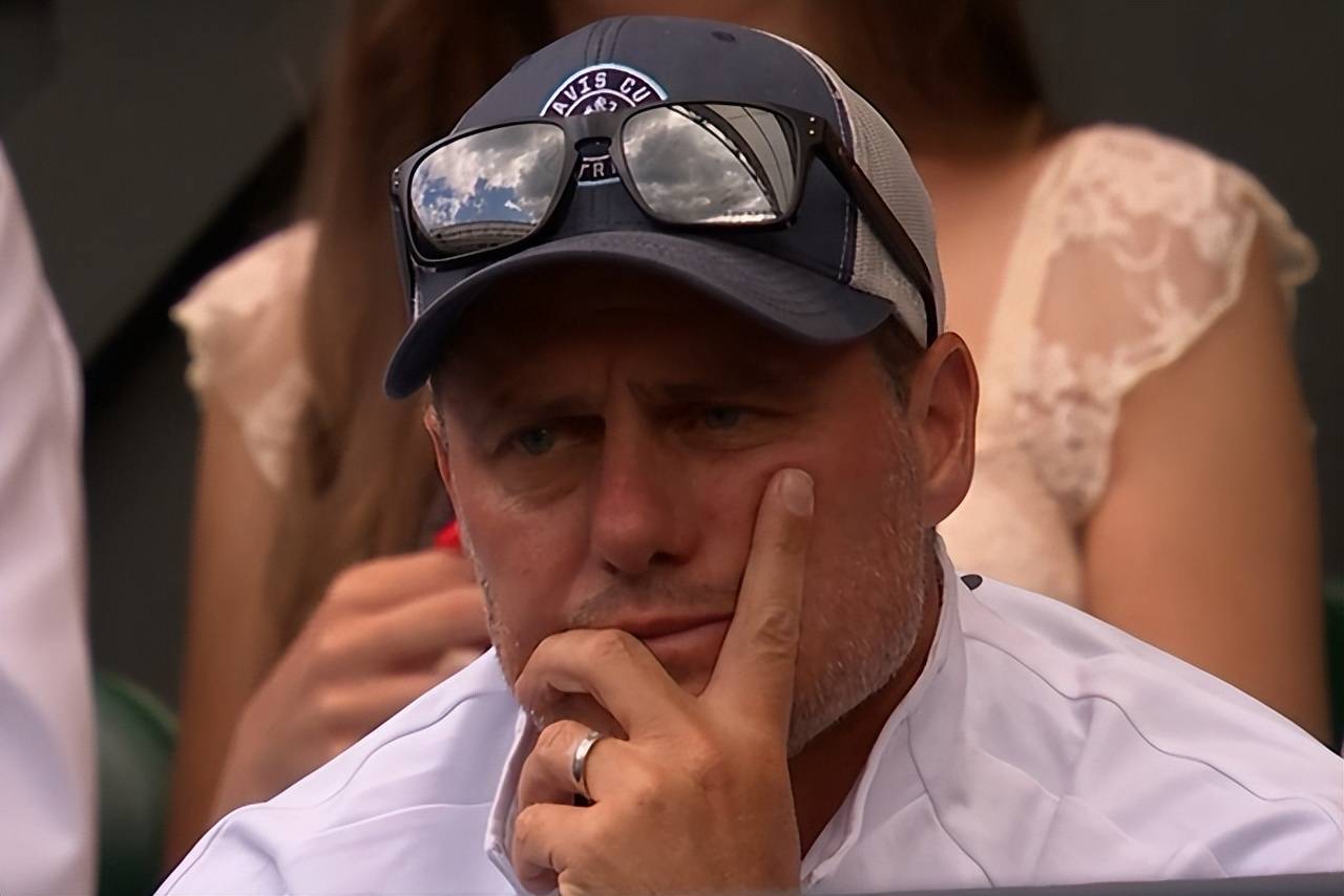 费德勒迎来十五赛季出色发挥,雄鹿观众热烈欢呼!