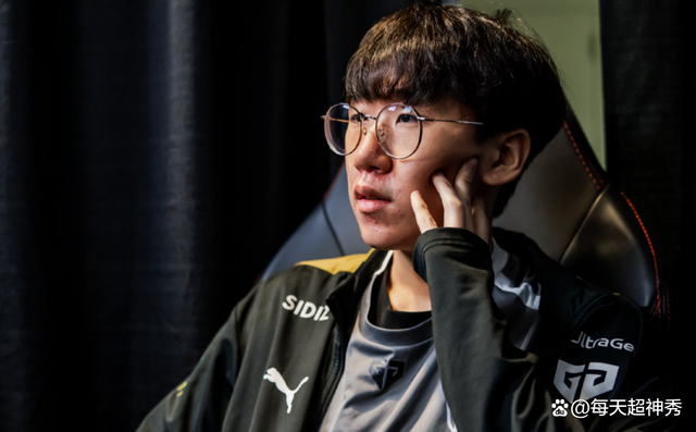 爱游戏官网-关于SKT前途光明！，Uzi新星出色防守表现突出上演精彩一战的信息-爱游戏官网